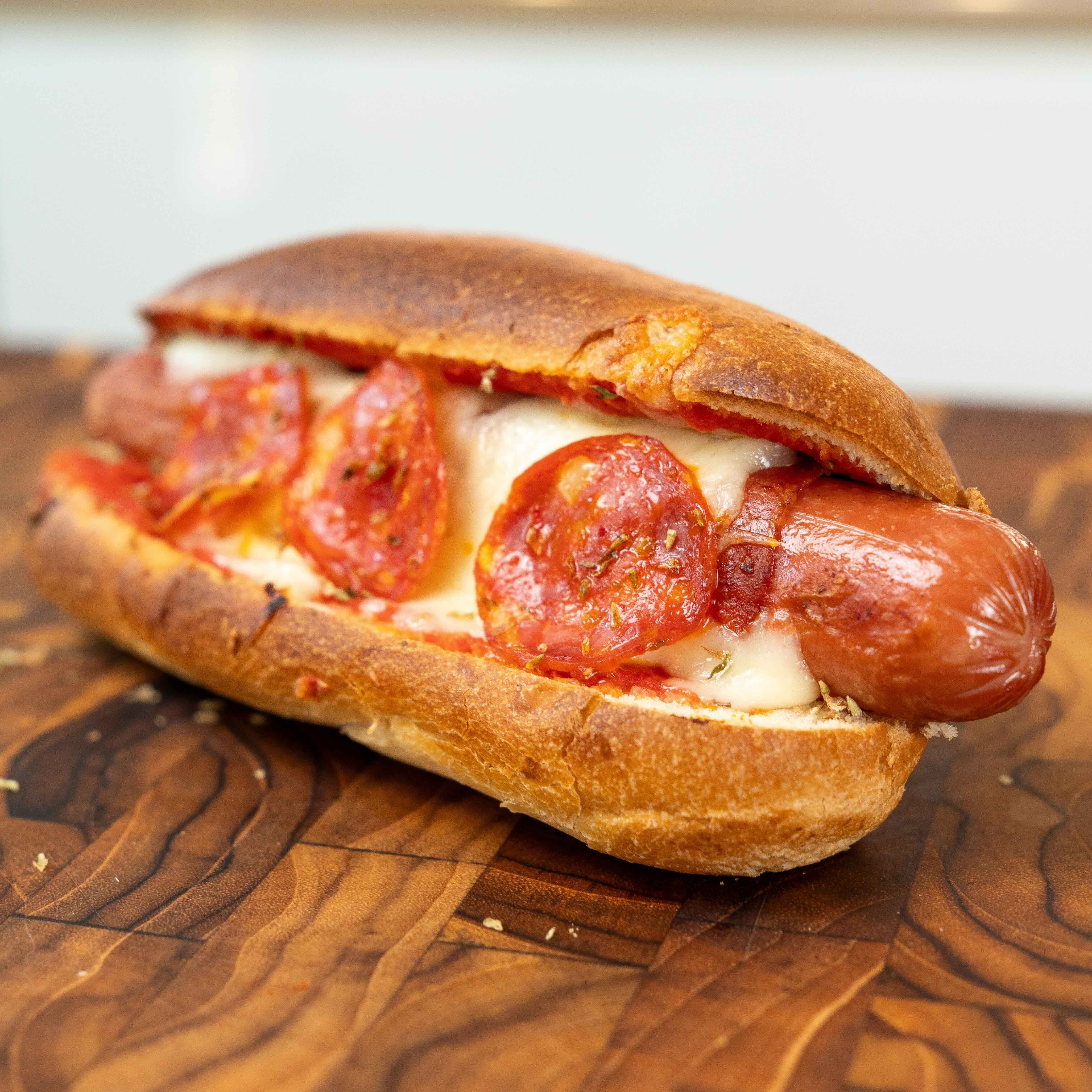 Hot Dog Pizza: il panino gusto pizza al salamino