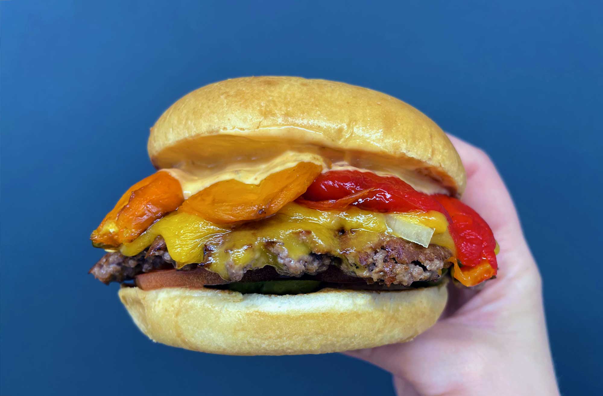 Spicy Cheeseburger con salsa Sriracha